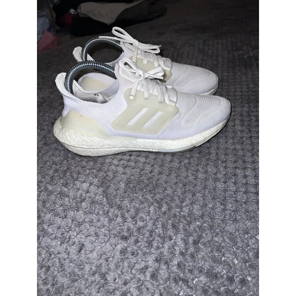 ADIDAS UltraBoost 22 Triple White Womens Sz 6